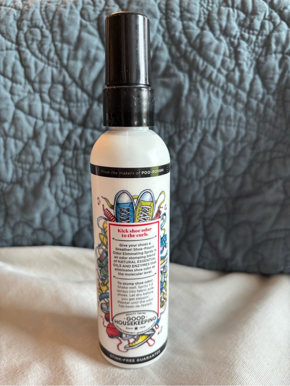 Shoe-Pourri Sneaker Odor Eliminating Spray 4 oz Cedar Eucalyptus Citrus NEW - Picture 2 of 3